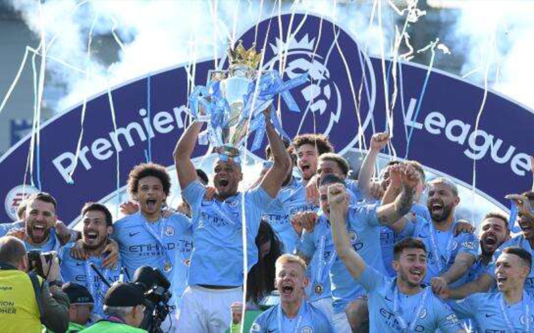 赛表面上是 赛表面上是